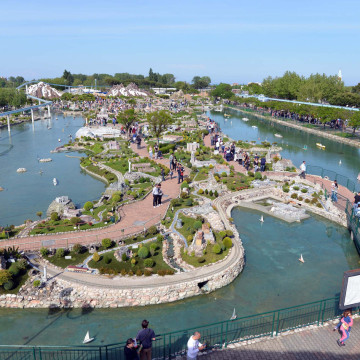 media.^36F24921C577E55018175F0C5FDDE6AAE080E076F13B70F256^pimgpsh_fullsize_distr